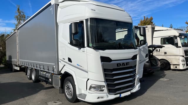 Velkoobjemová souprava DAF XF s přívěsem